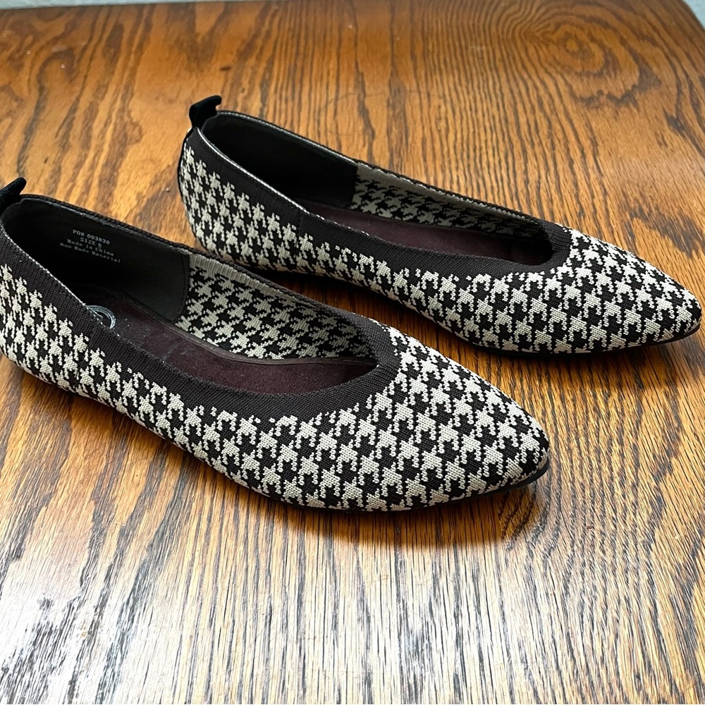 Houndstooth Women's Flats Journee Collection Sz 6 Ballet Pointy Toe Brown